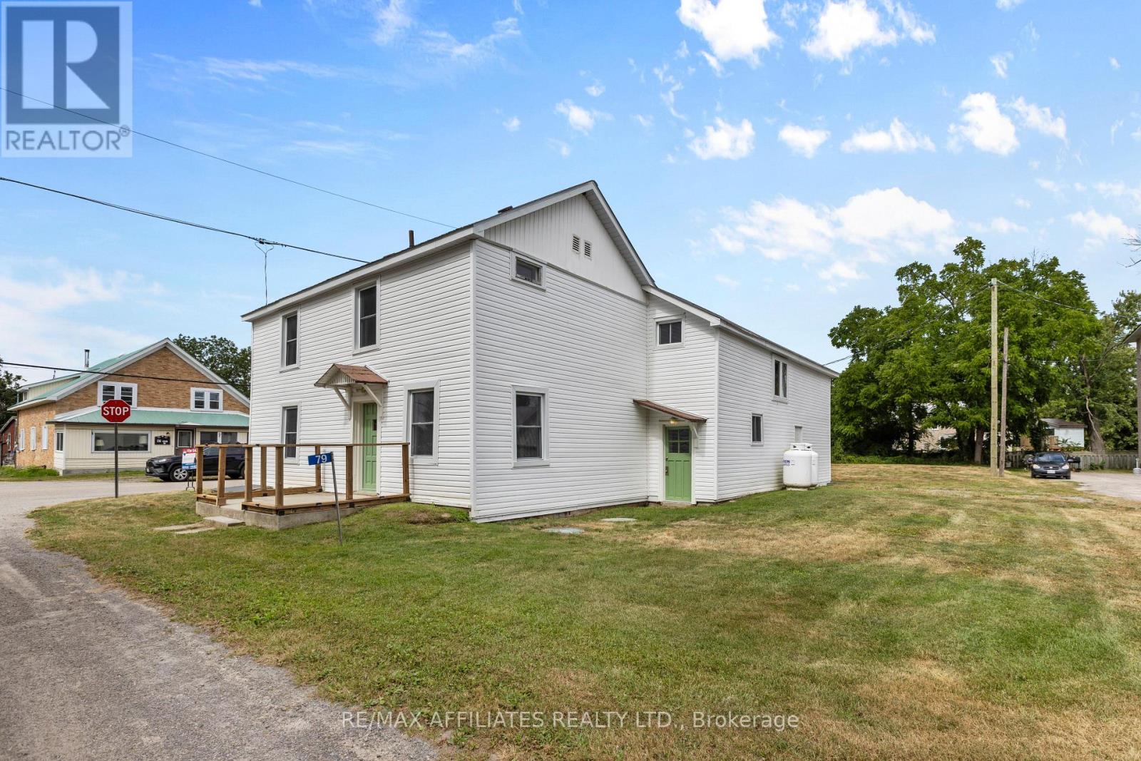 Photo 5 of 79 Henry Street, Merrickvillewolford ON