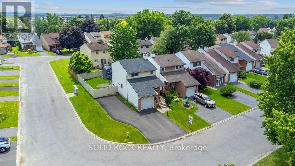 Photo 8 of 33 Benlark Road, Ottawa ON