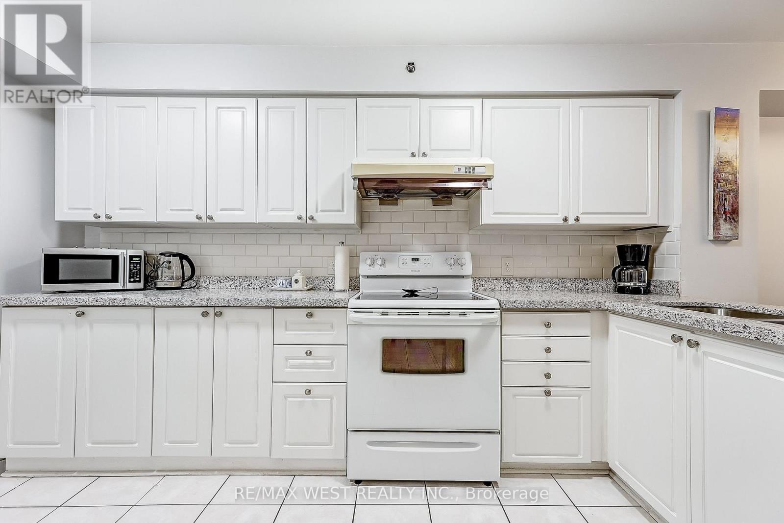 Photo 11 of 722 75 Weldrick Road E, Richmond Hill ON