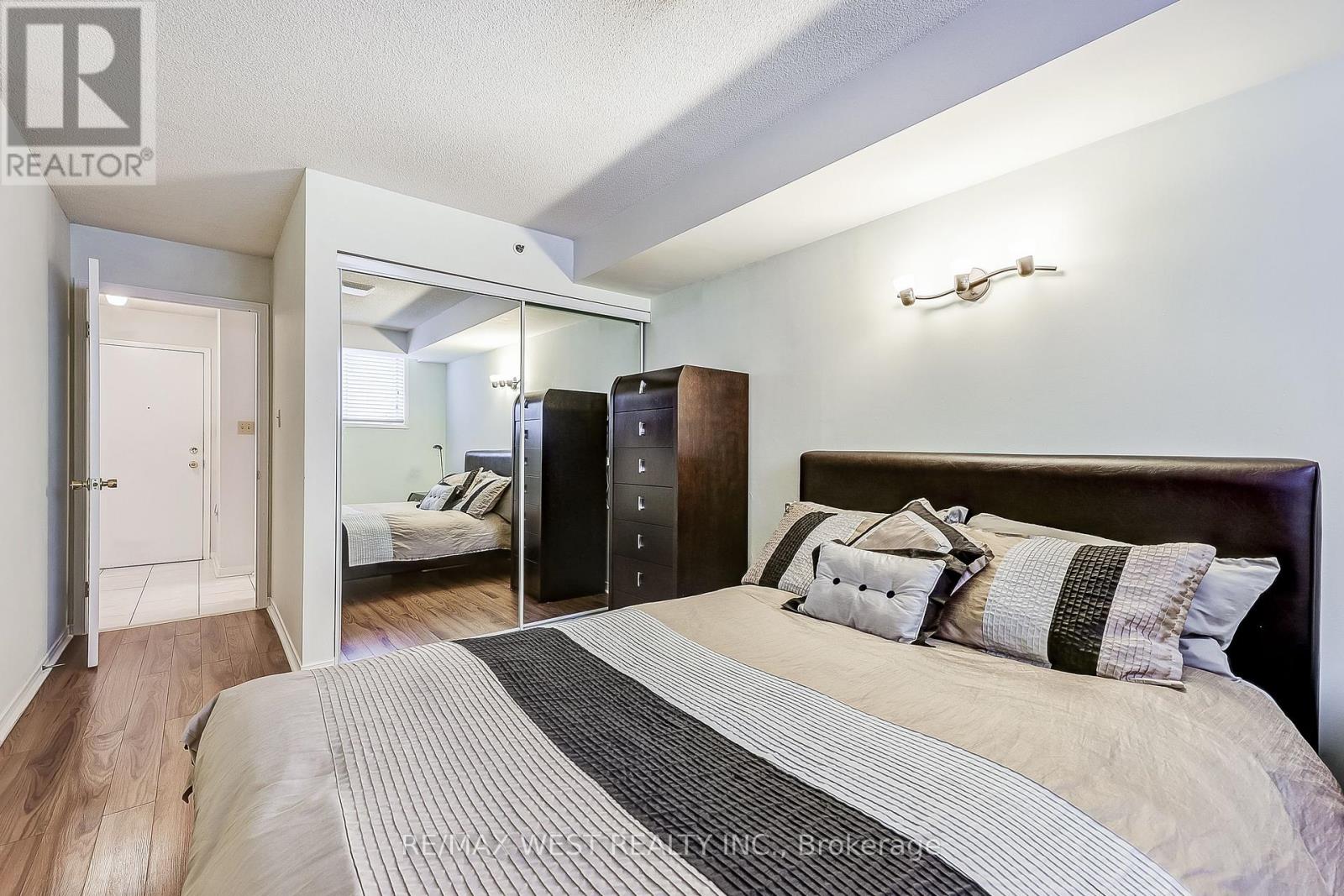 Photo 9 of 722 75 Weldrick Road E, Richmond Hill ON