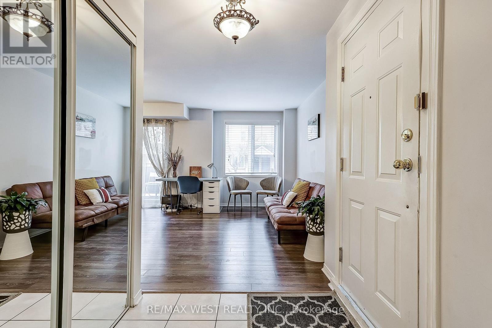 Photo 12 of 722 75 Weldrick Road E, Richmond Hill ON