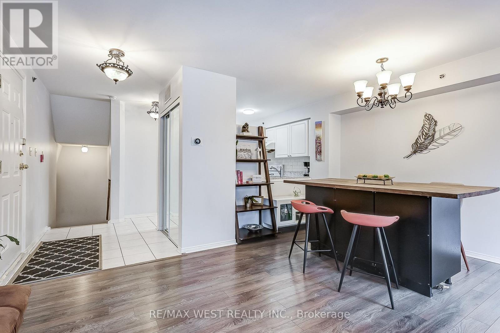 Photo 13 of 722 75 Weldrick Road E, Richmond Hill ON
