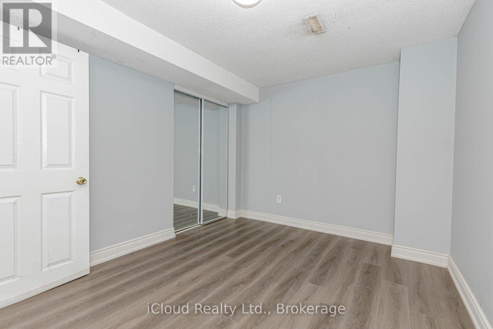 Photo 23 of 97 Bighorn Crescent, Brampton ON