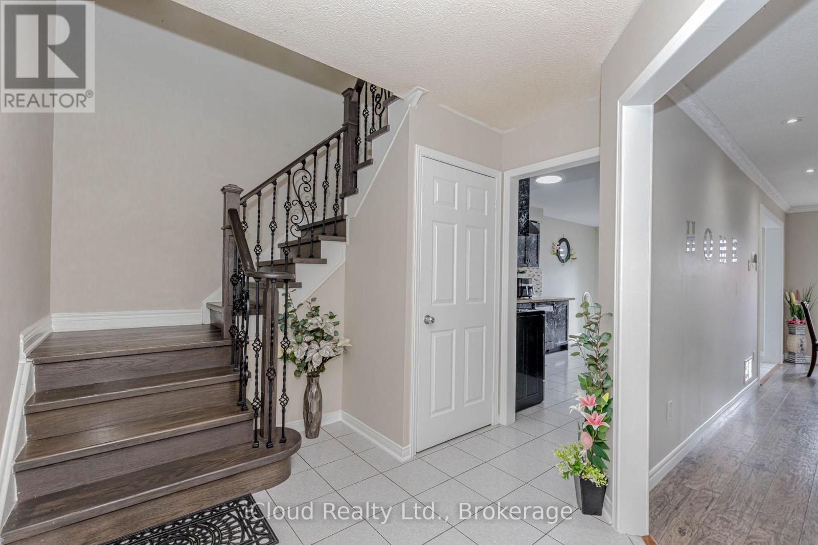 Photo 24 of 97 Bighorn Crescent, Brampton ON
