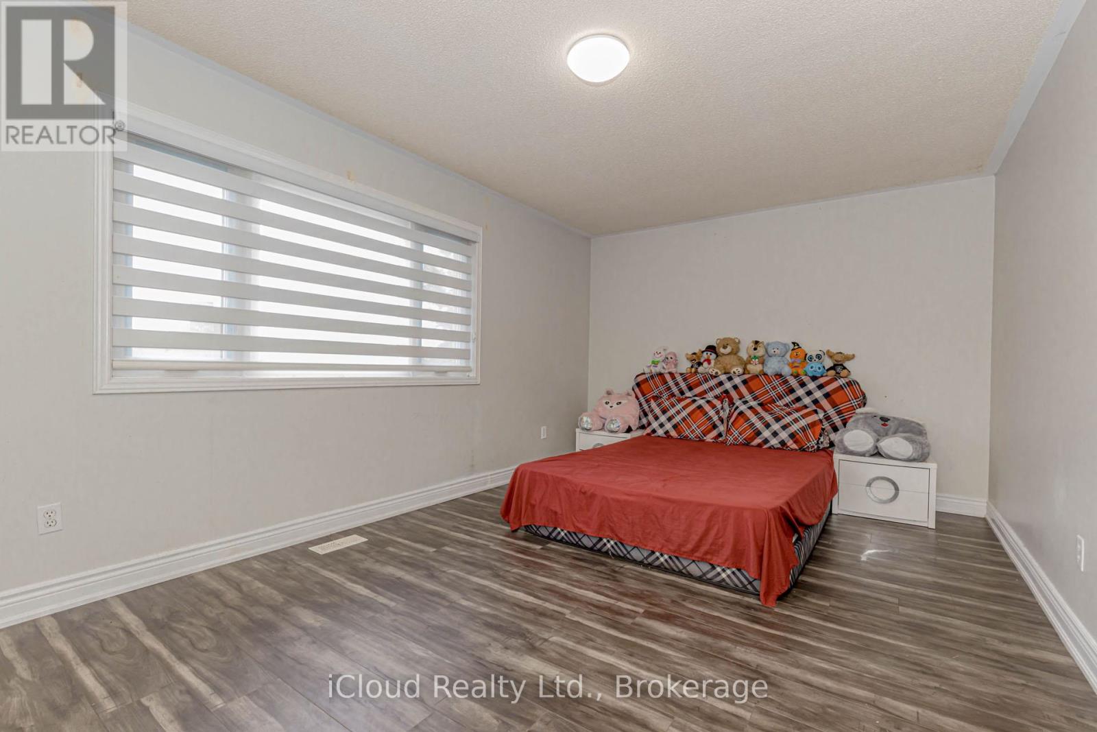 Photo 28 of 97 Bighorn Crescent, Brampton ON