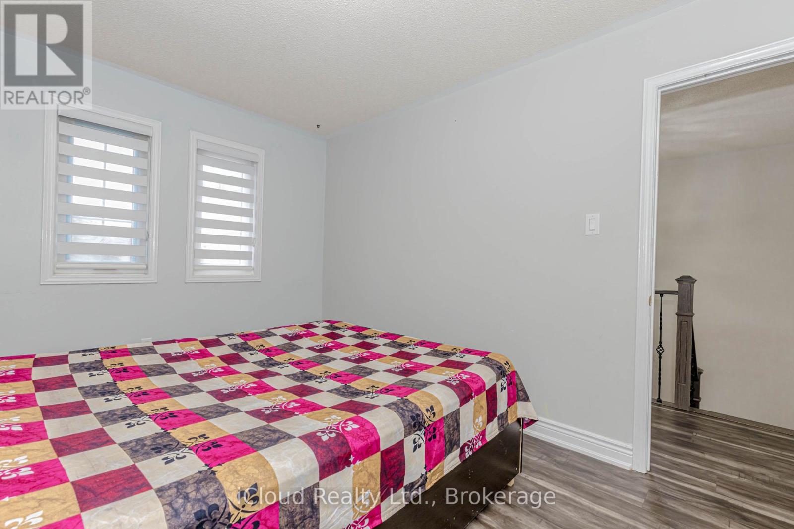 Photo 33 of 97 Bighorn Crescent, Brampton ON