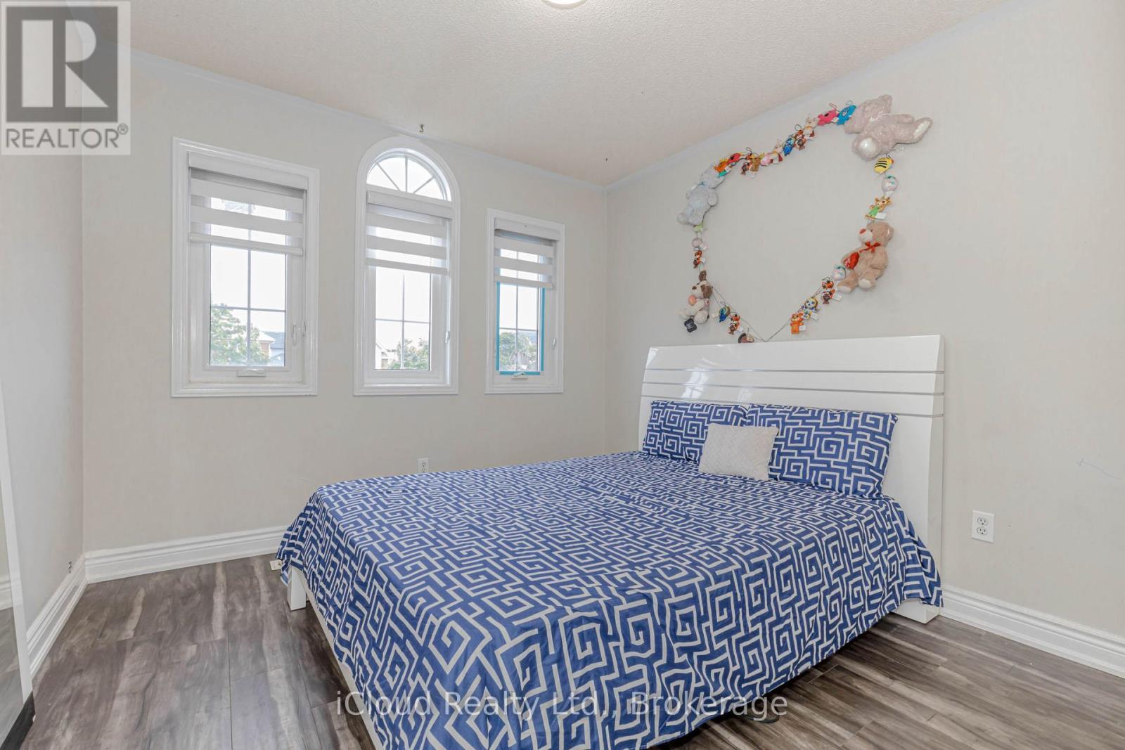 Photo 35 of 97 Bighorn Crescent, Brampton ON