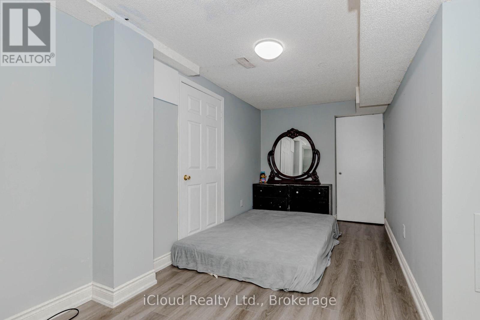 Photo 39 of 97 Bighorn Crescent, Brampton ON