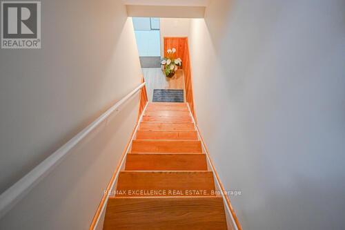 Photo 4 of 80 Wickstead Court, Brampton ON