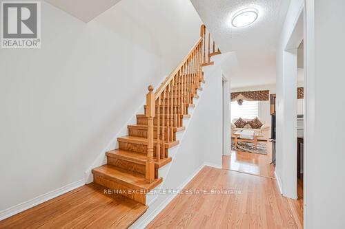 Photo 3 of 80 Wickstead Court, Brampton ON