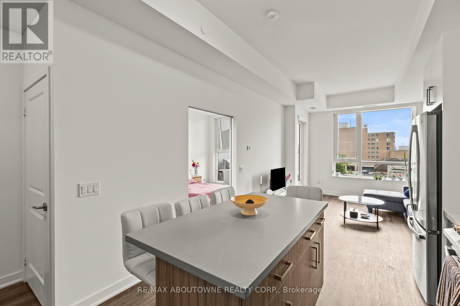 Photo 18 of 307 2007 James Street, Burlington ON