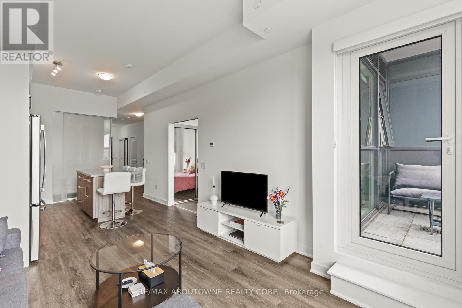 Photo 7 of 307 2007 James Street, Burlington ON