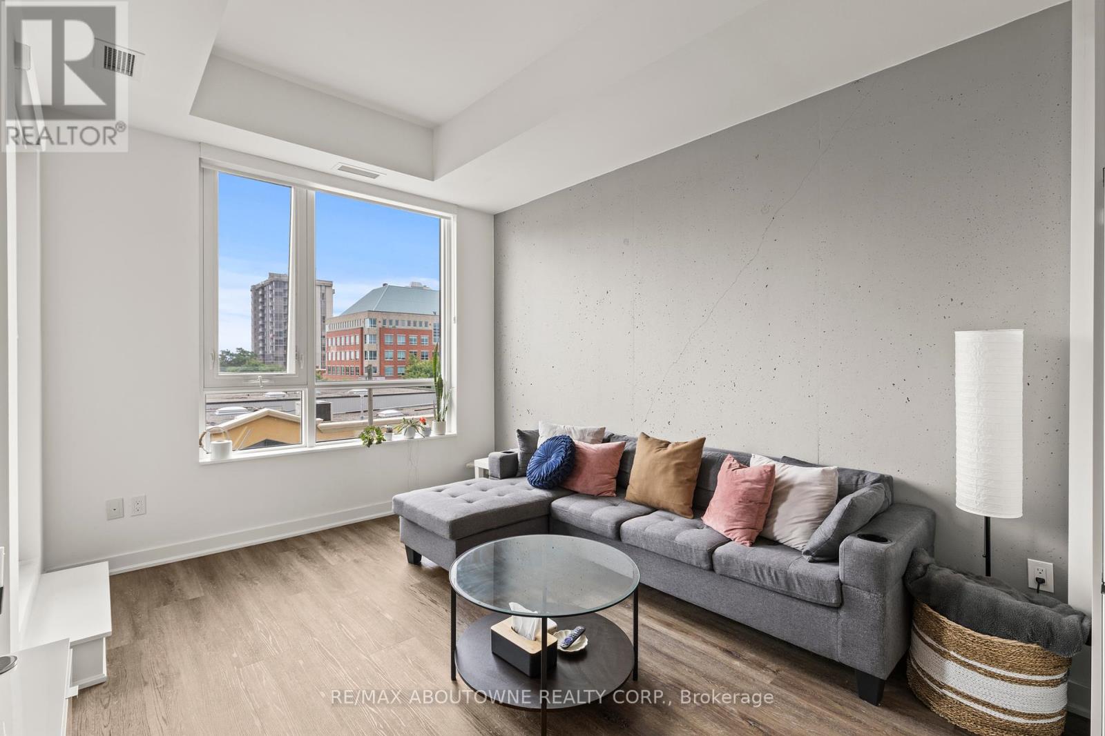 Photo 13 of 307 2007 James Street, Burlington ON