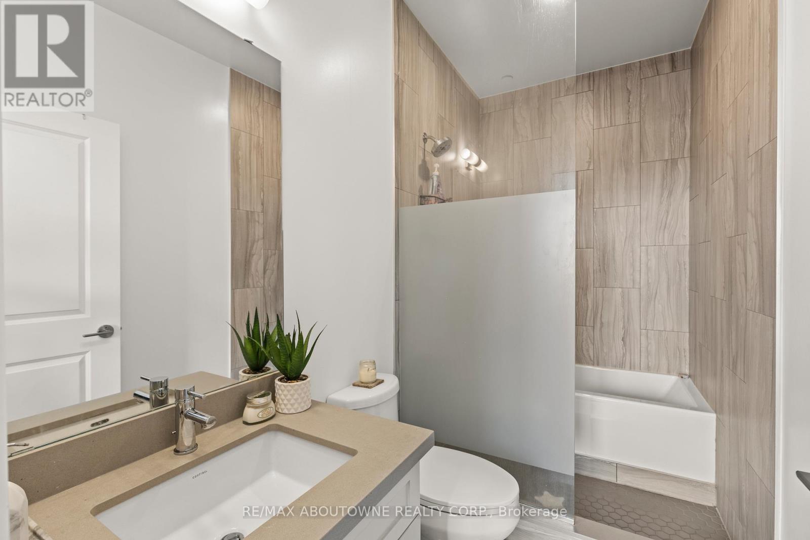 Photo 19 of 307 2007 James Street, Burlington ON