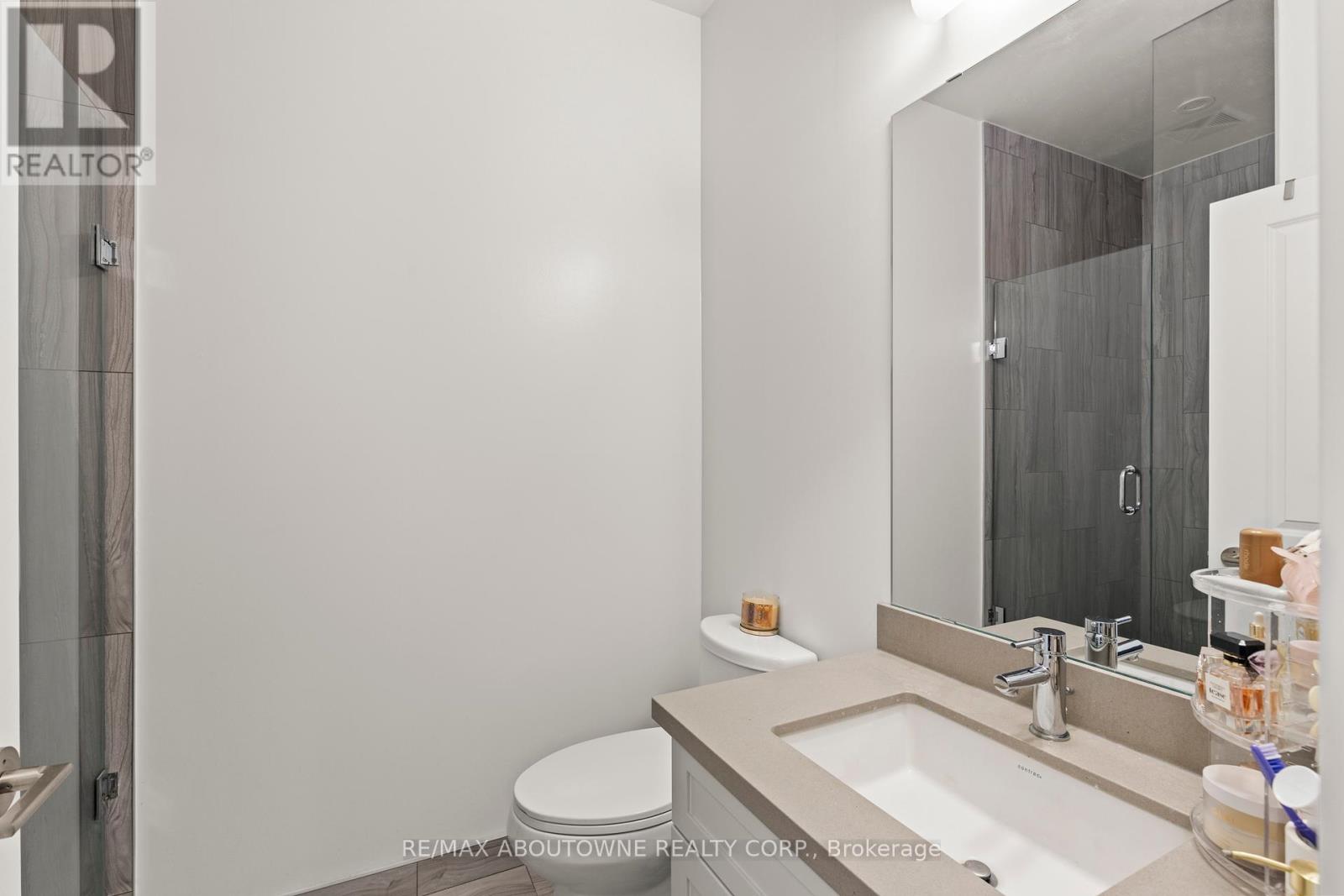 Photo 8 of 307 2007 James Street, Burlington ON