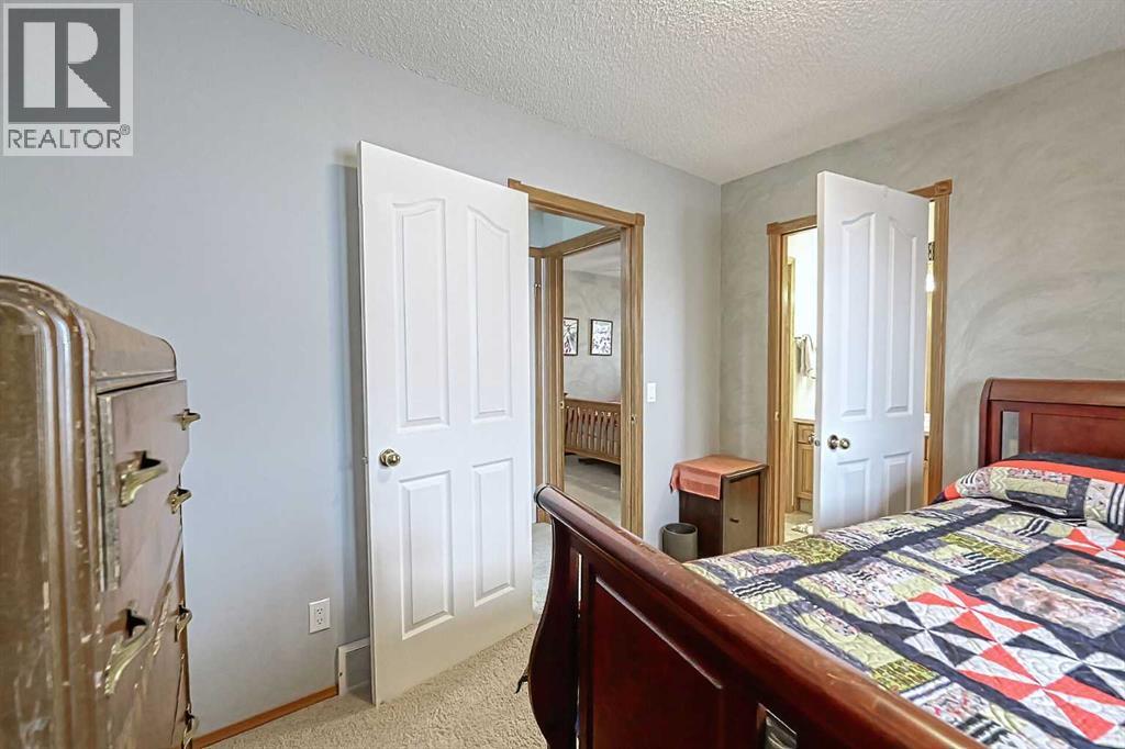 Photo 12 of 36 Chinook Crescent, Beiseker AB