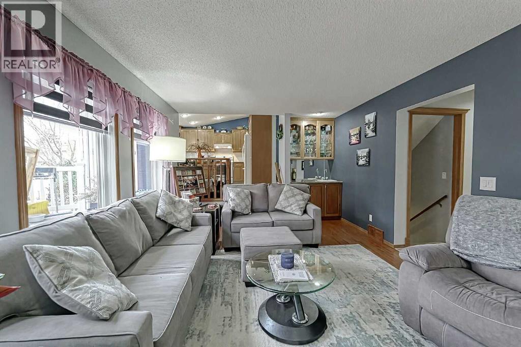 Photo 34 of 36 Chinook Crescent, Beiseker AB
