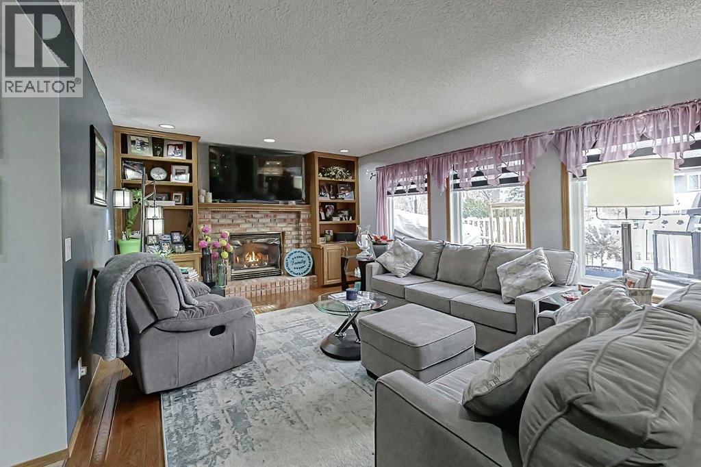 Photo 6 of 36 Chinook Crescent, Beiseker AB