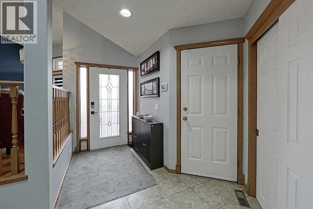 Photo 17 of 36 Chinook Crescent, Beiseker AB
