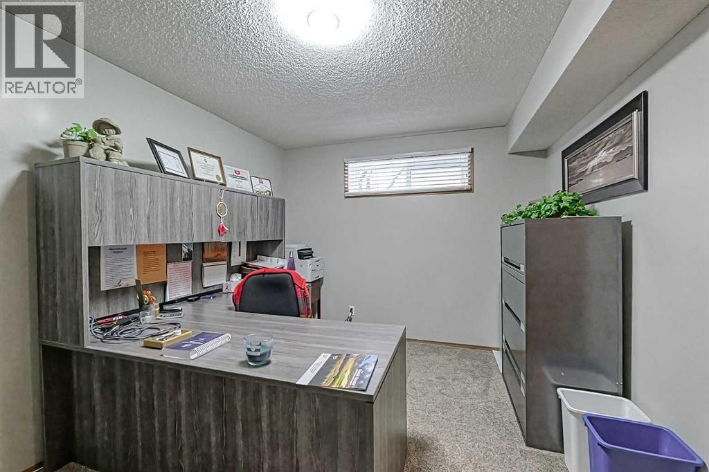 Photo 8 of 36 Chinook Crescent, Beiseker AB
