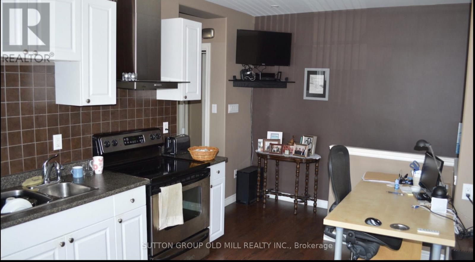 Photo 3 of 2 293 Queenston Road, Hamilton ON