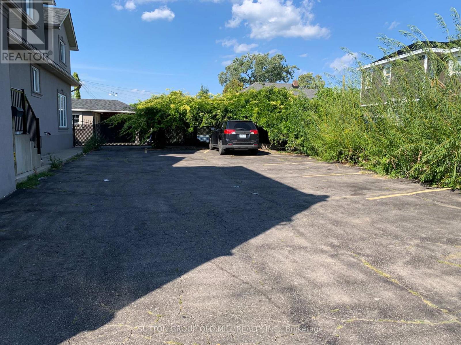 Photo 9 of 2 293 Queenston Road, Hamilton ON