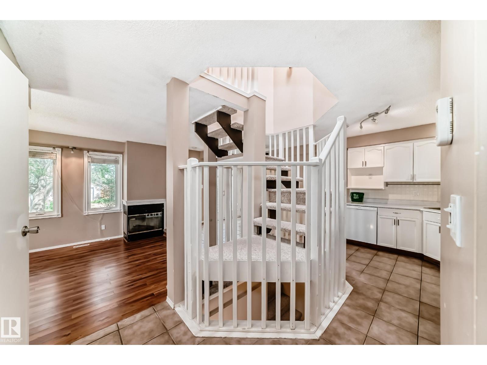 Photo 10 of 4506 20 Av Nw, Edmonton AB