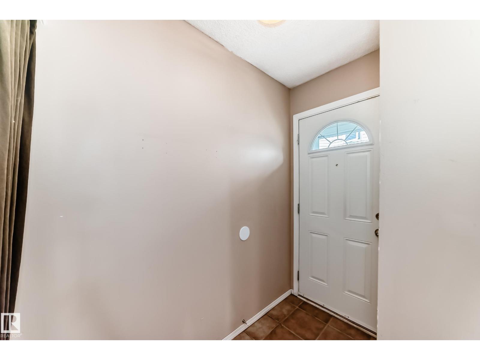 Photo 4 of 4506 20 Av Nw, Edmonton AB