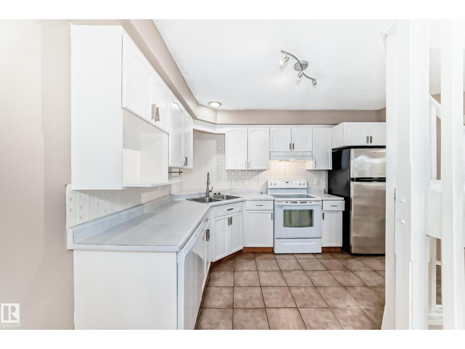 Photo 6 of 4506 20 Av Nw, Edmonton AB