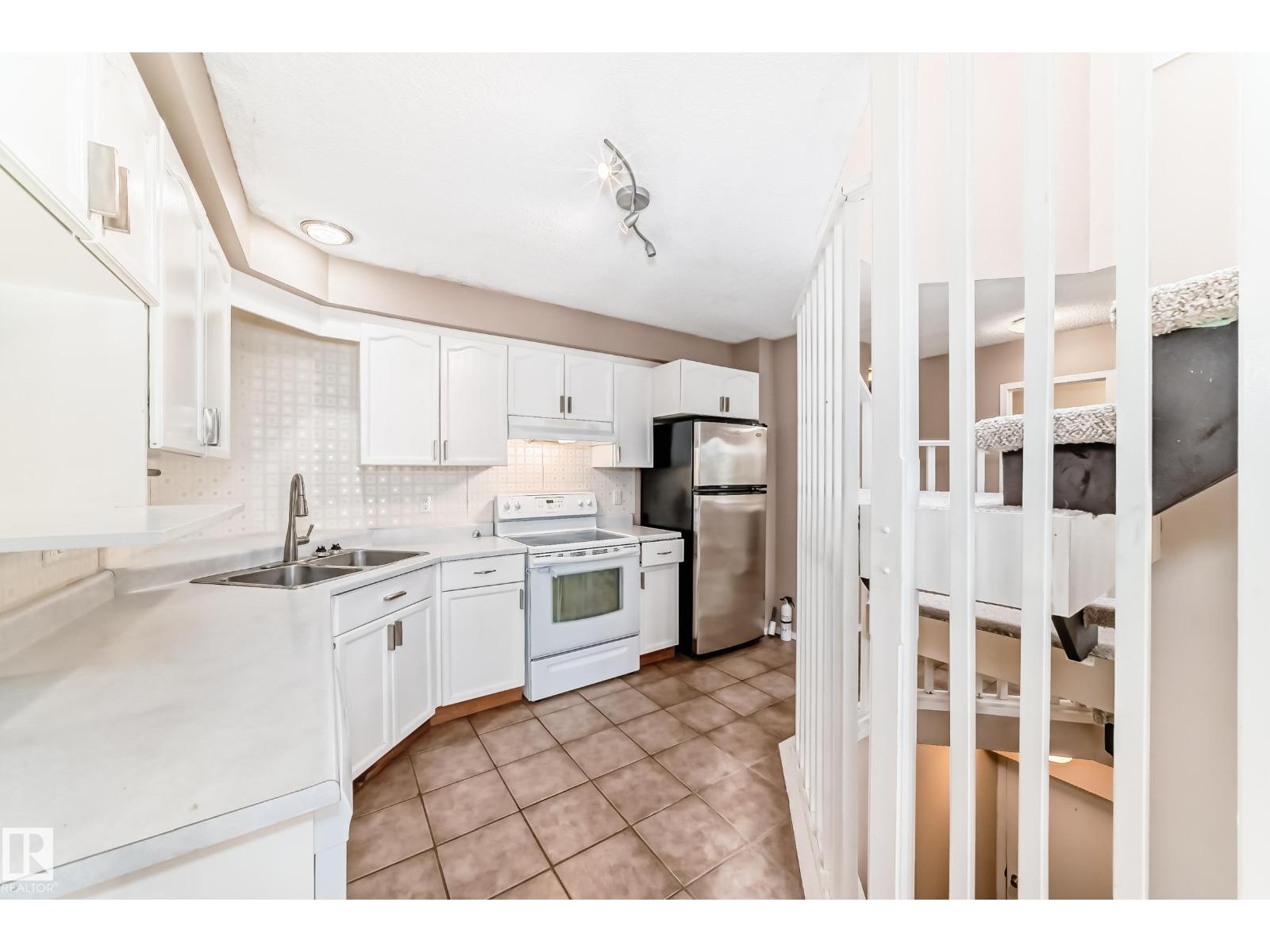 Photo 7 of 4506 20 Av Nw, Edmonton AB