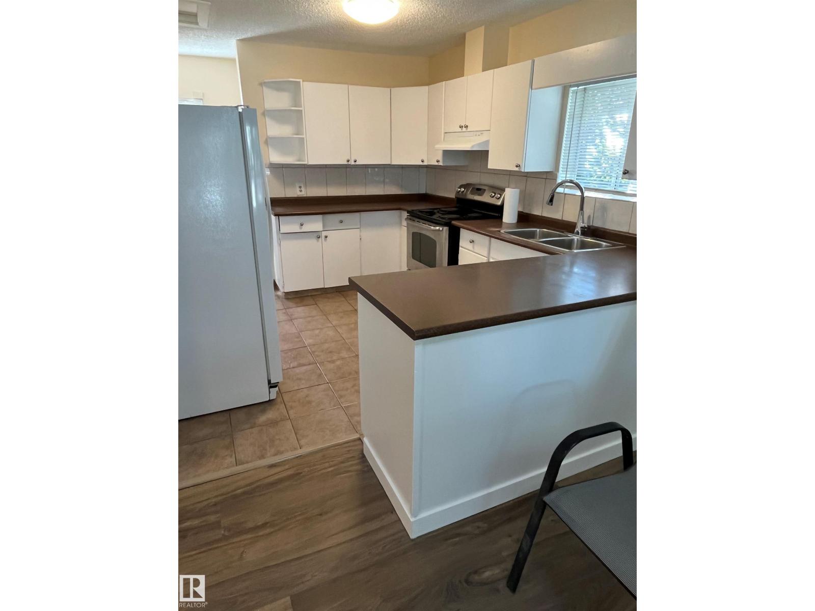 Photo 8 of 12135 81 St Nw, Edmonton AB