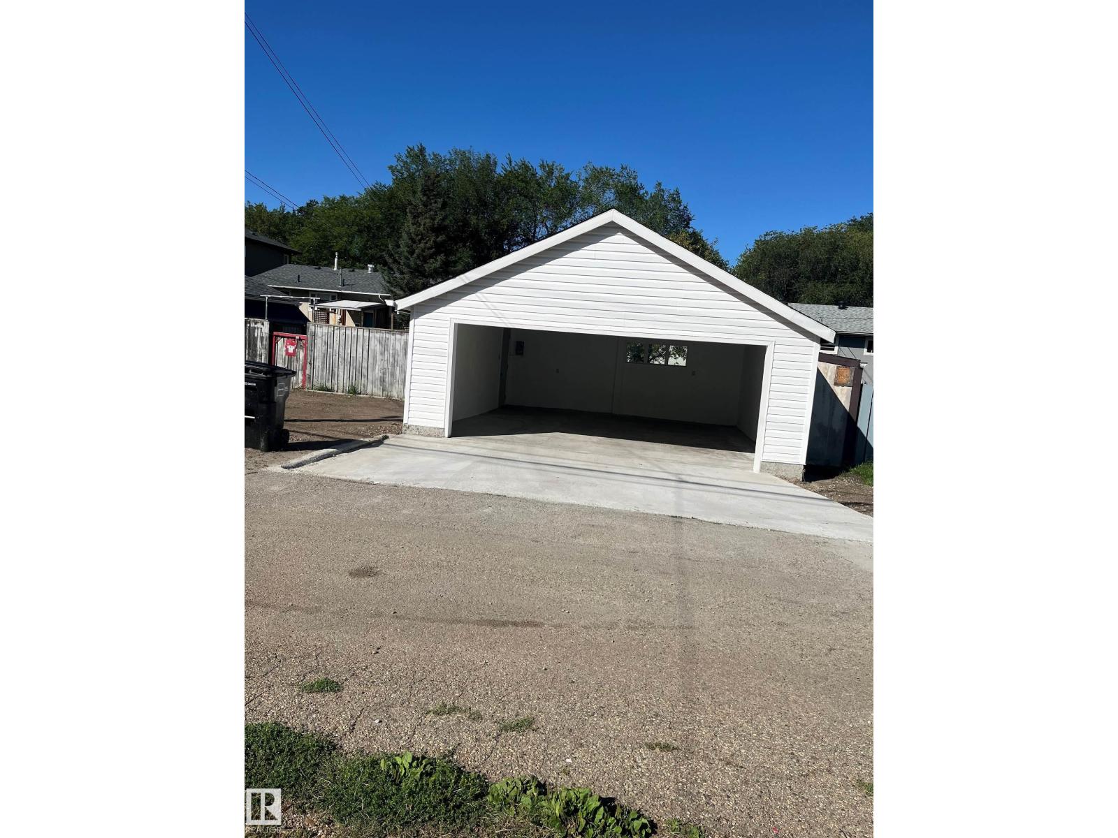 Photo 9 of 12135 81 St Nw, Edmonton AB