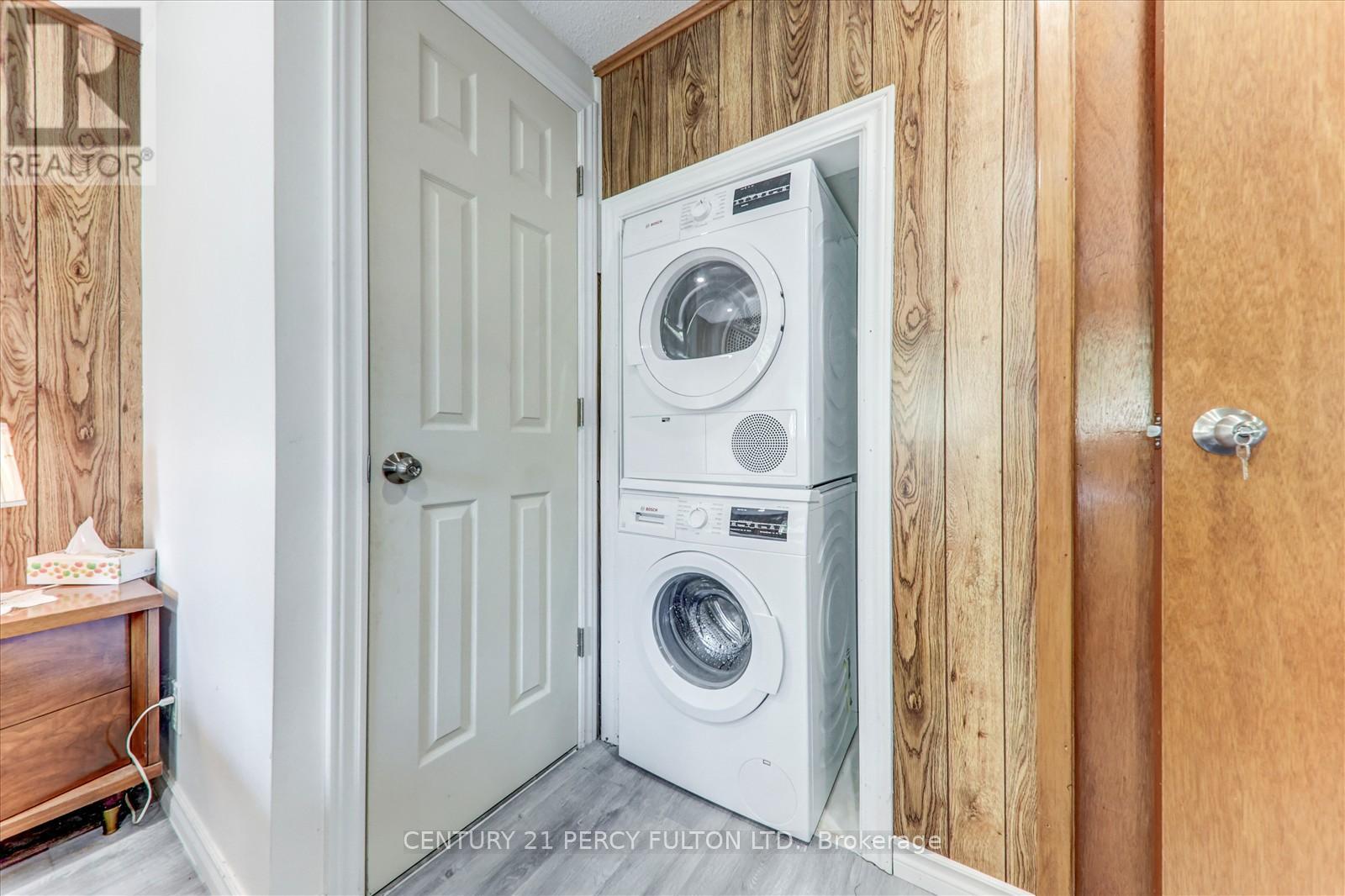 Photo 10 of 135 Cedar Crest Beach Road, Clarington ON