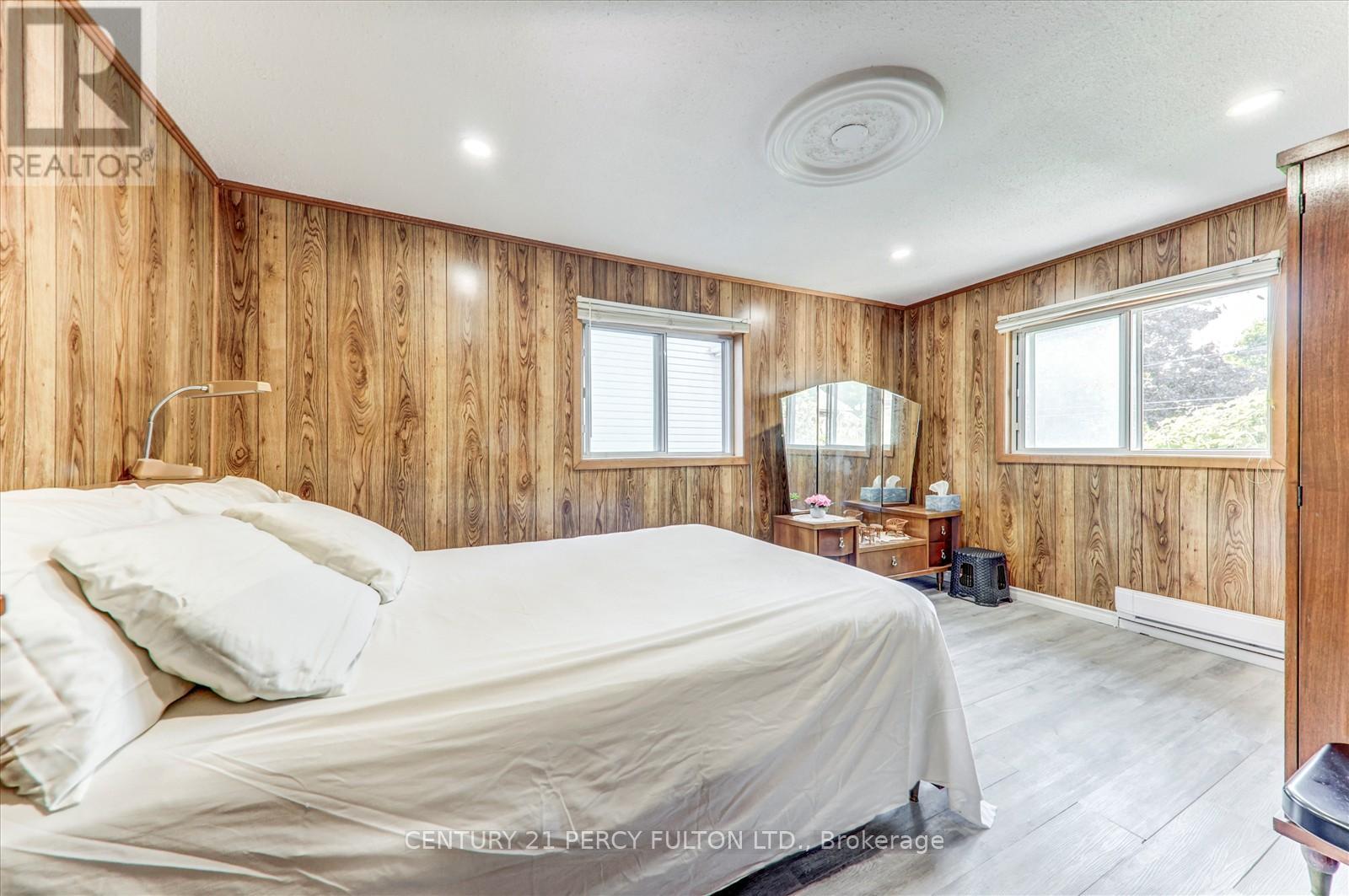 Photo 11 of 135 Cedar Crest Beach Road, Clarington ON