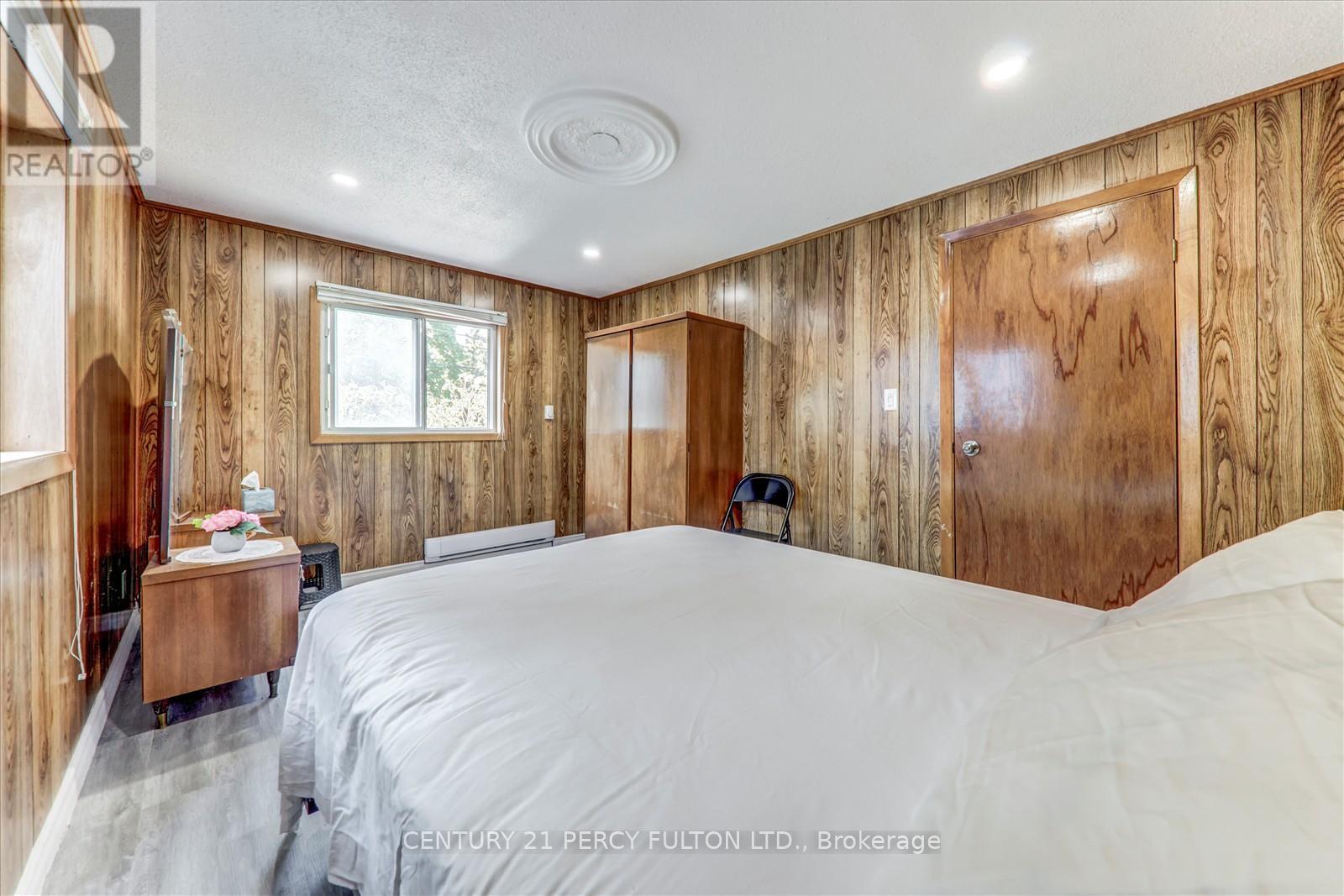 Photo 12 of 135 Cedar Crest Beach Road, Clarington ON