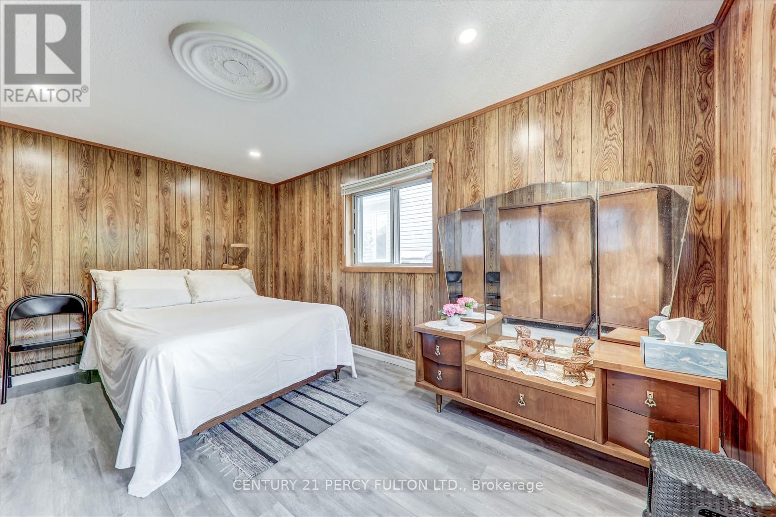 Photo 13 of 135 Cedar Crest Beach Road, Clarington ON