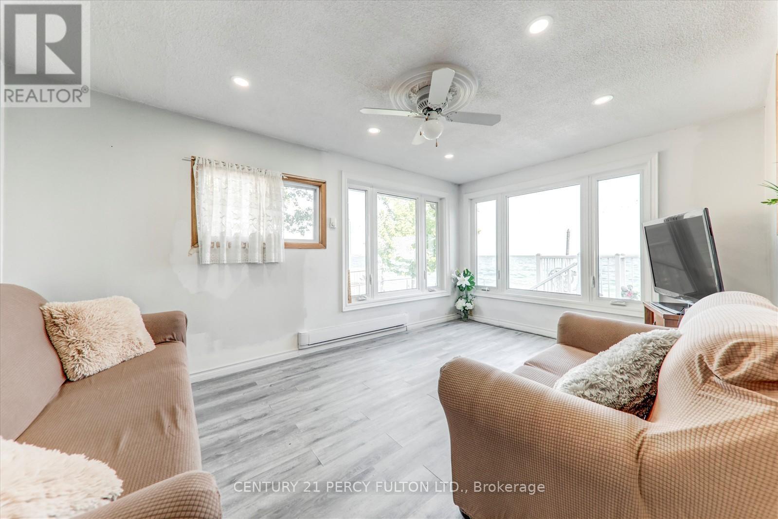 Photo 18 of 135 Cedar Crest Beach Road, Clarington ON