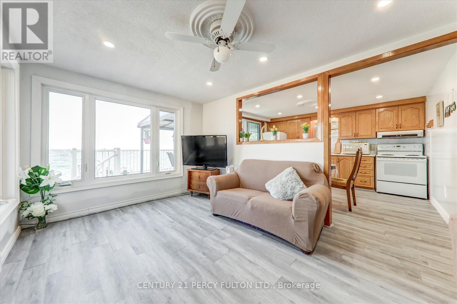 Photo 19 of 135 Cedar Crest Beach Road, Clarington ON