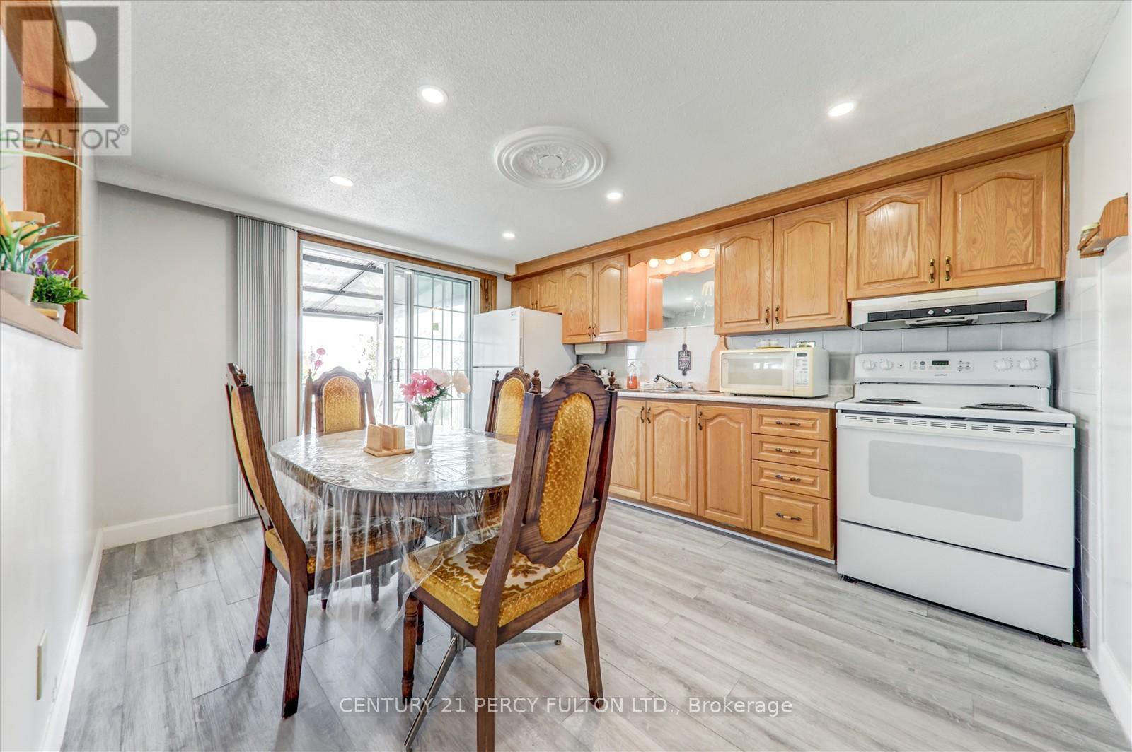 Photo 22 of 135 Cedar Crest Beach Road, Clarington ON