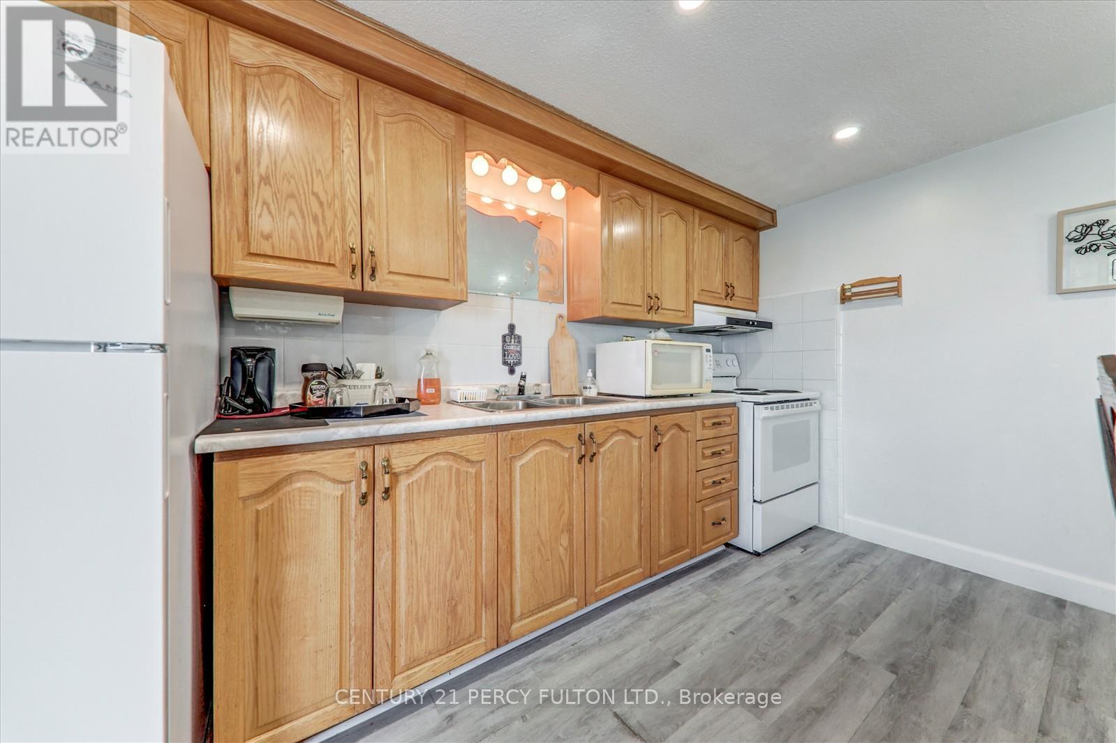 Photo 24 of 135 Cedar Crest Beach Road, Clarington ON
