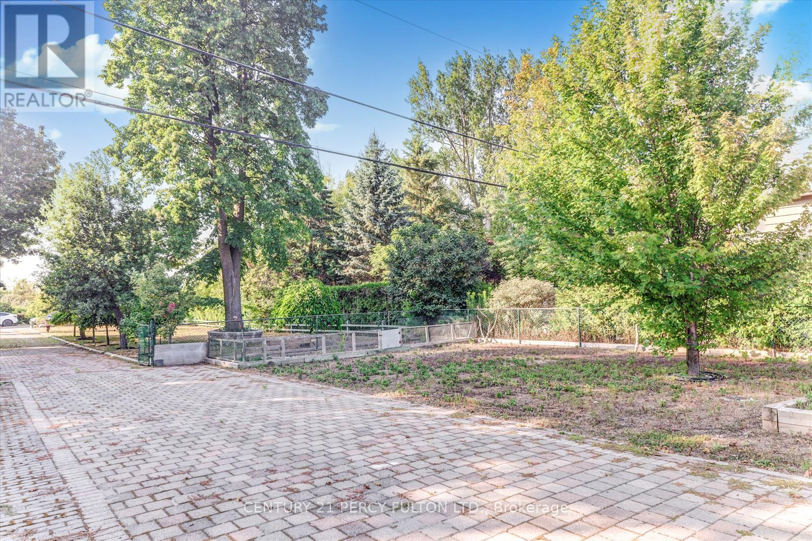 Photo 36 of 135 Cedar Crest Beach Road, Clarington ON