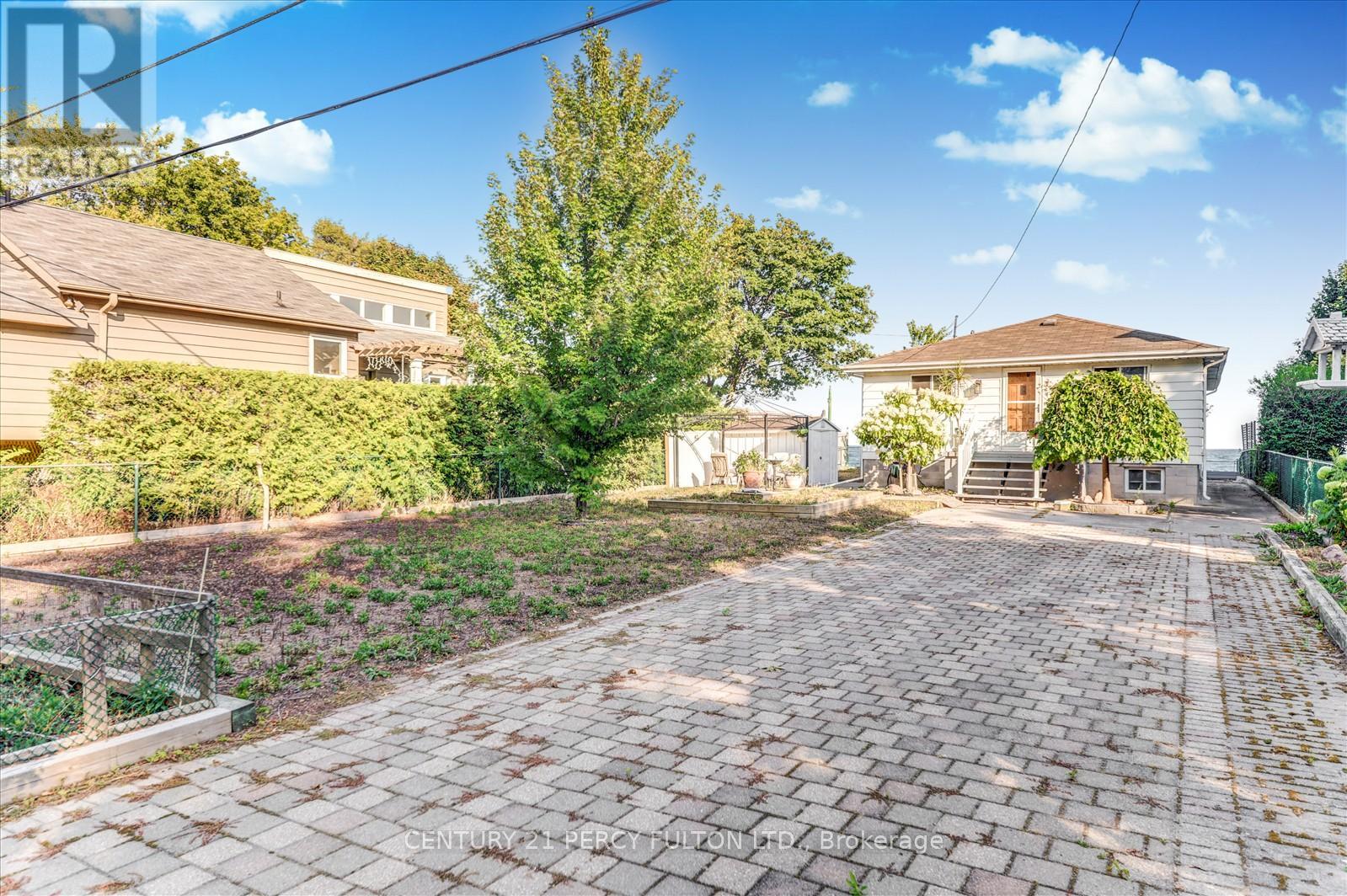 Photo 37 of 135 Cedar Crest Beach Road, Clarington ON