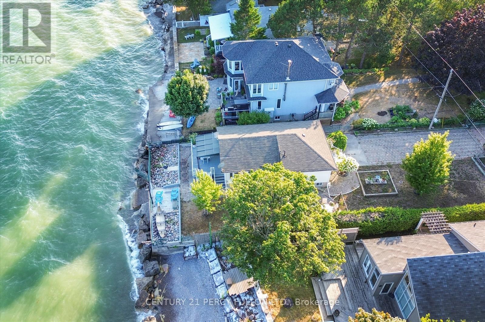 Photo 40 of 135 Cedar Crest Beach Road, Clarington ON