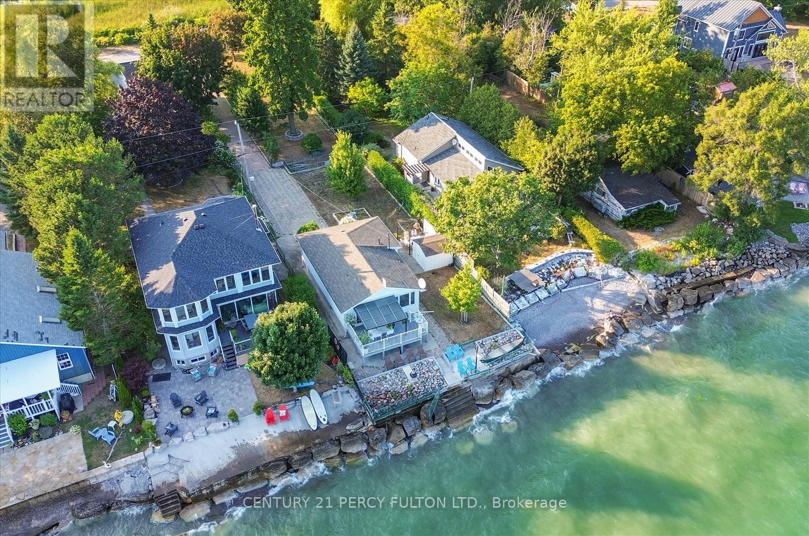 Photo 41 of 135 Cedar Crest Beach Road, Clarington ON