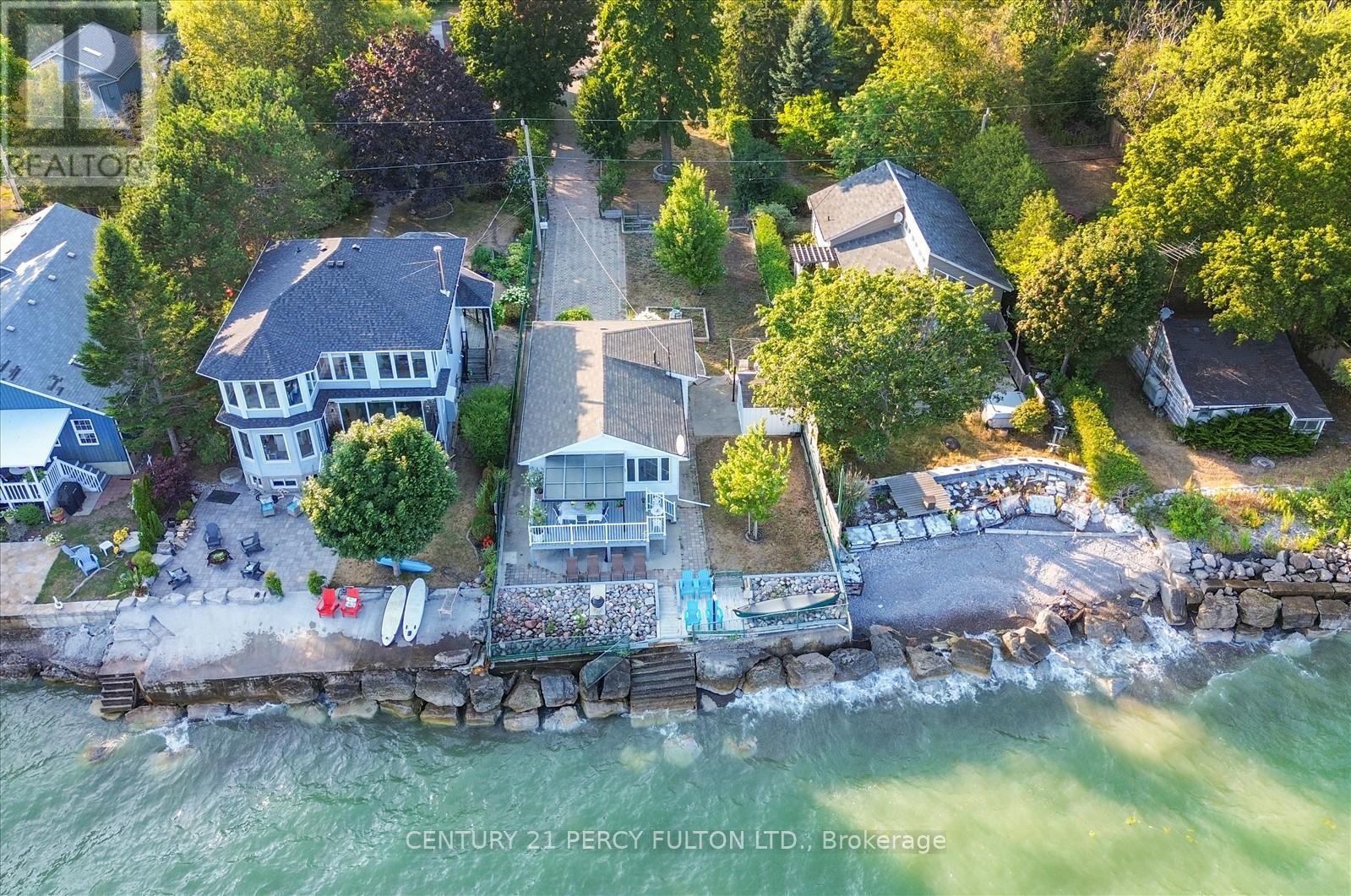 Photo 42 of 135 Cedar Crest Beach Road, Clarington ON