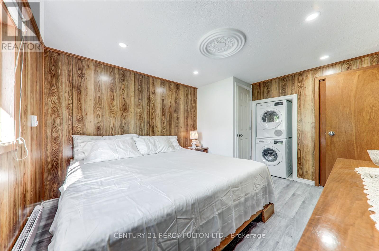 Photo 8 of 135 Cedar Crest Beach Road, Clarington ON