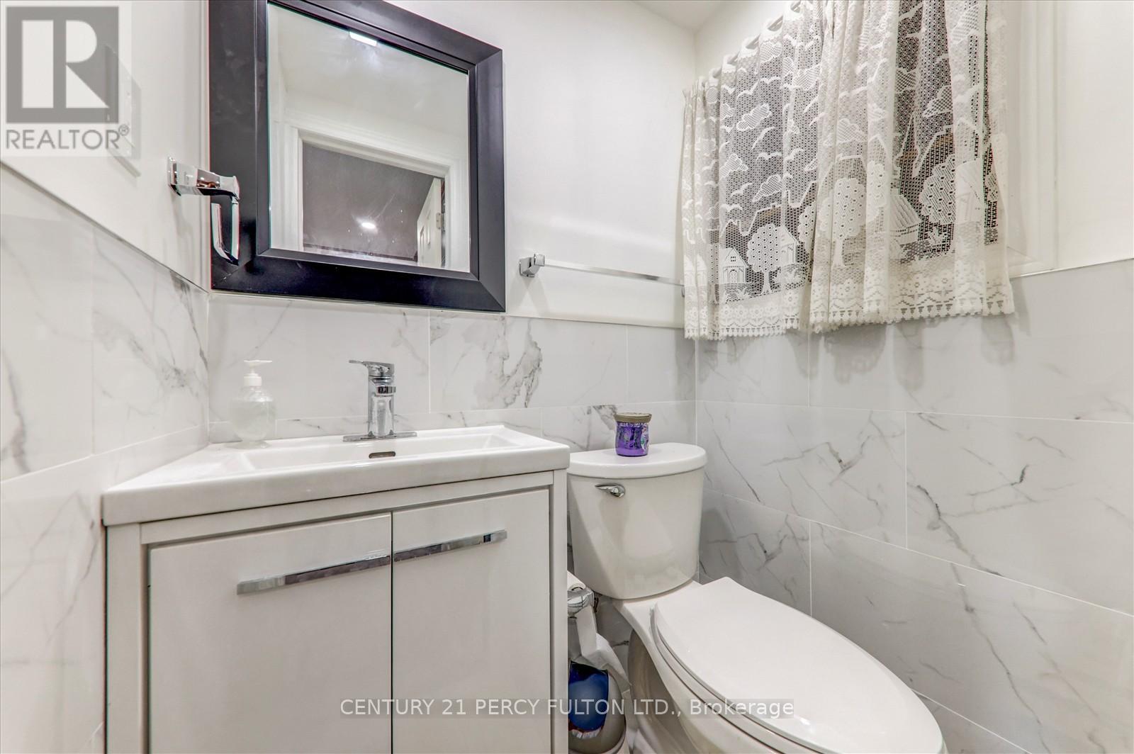 Photo 9 of 135 Cedar Crest Beach Road, Clarington ON
