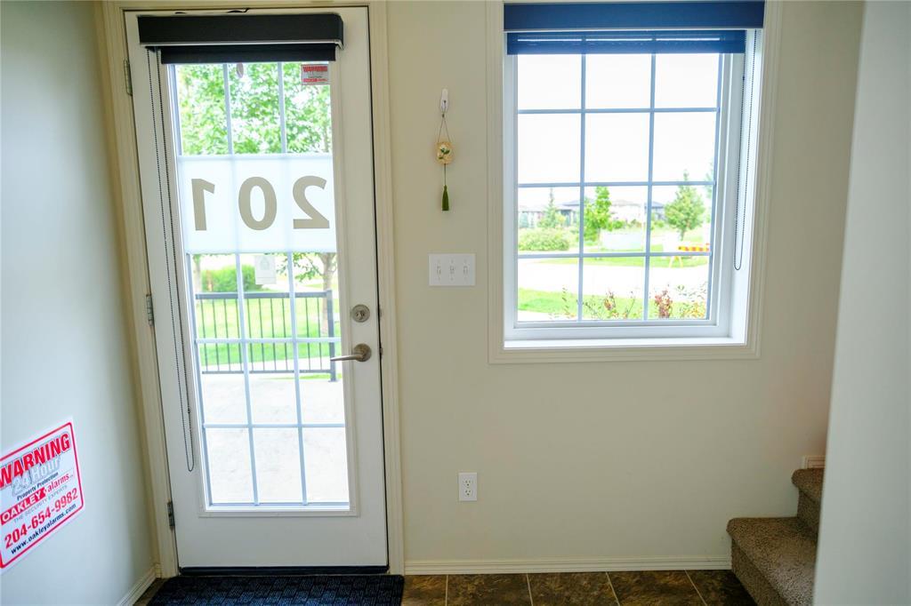 Photo 8 of 201 20 Ancaster Gate, Winnipeg MB