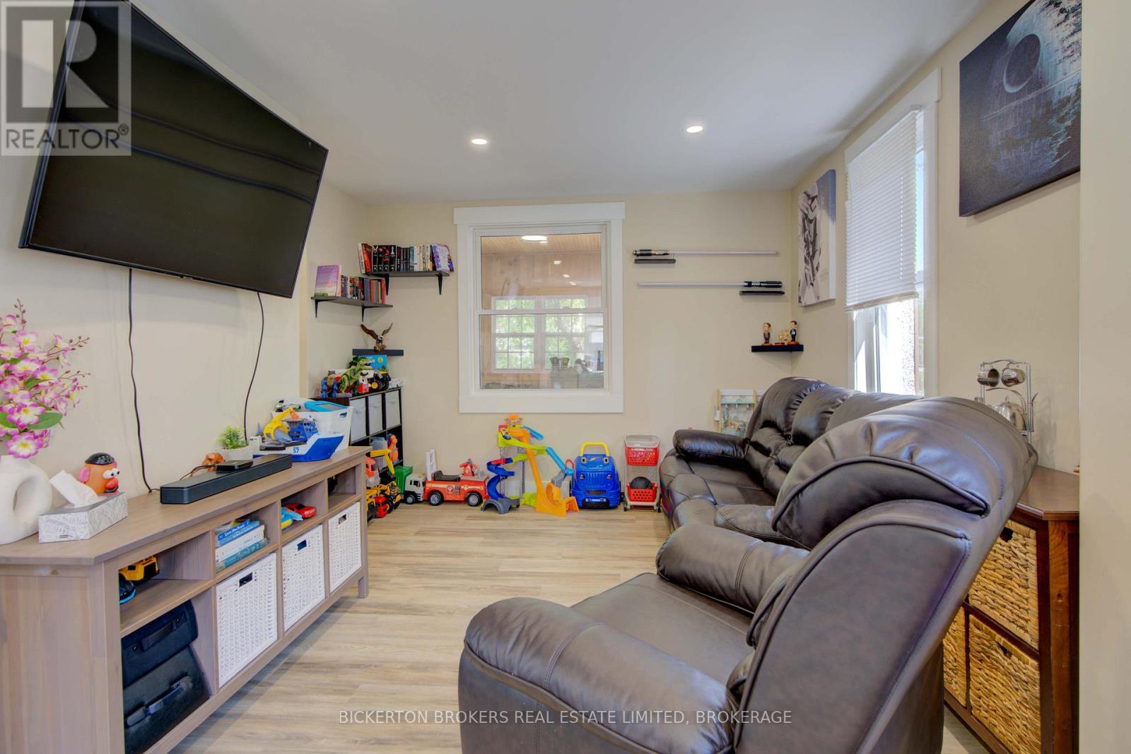 Photo 19 of 40 Elm Street, Gananoque ON