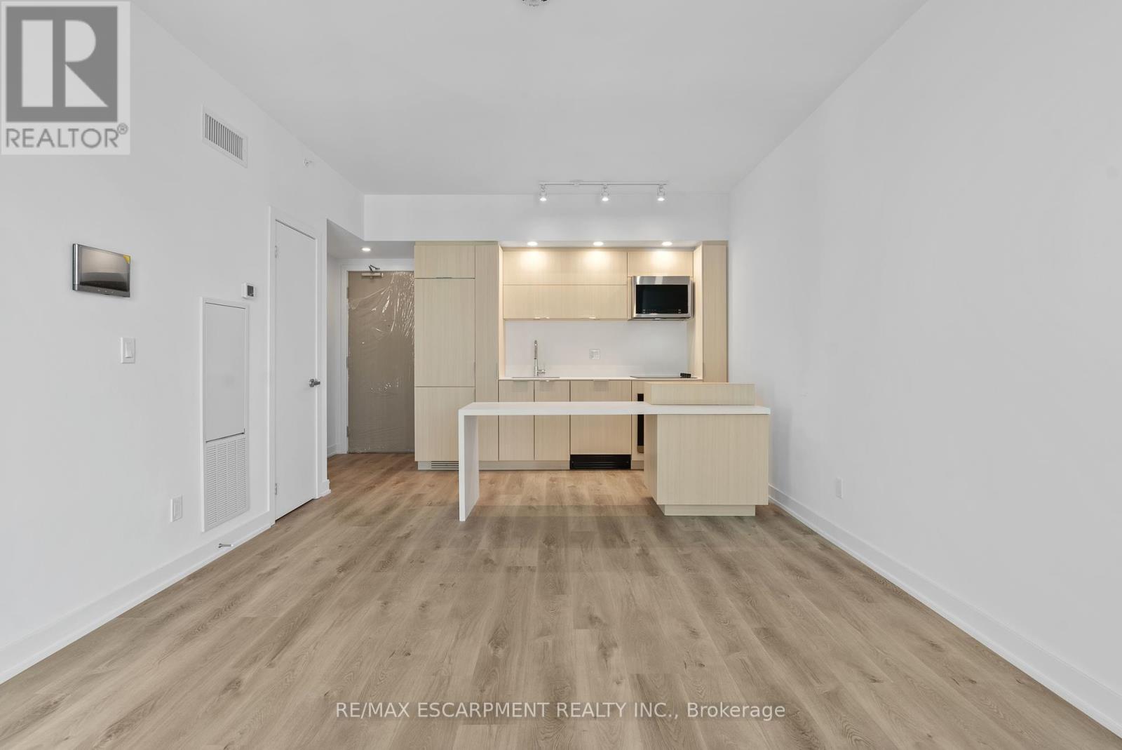 Photo 13 of 2106 370 Martha Street, Burlington ON